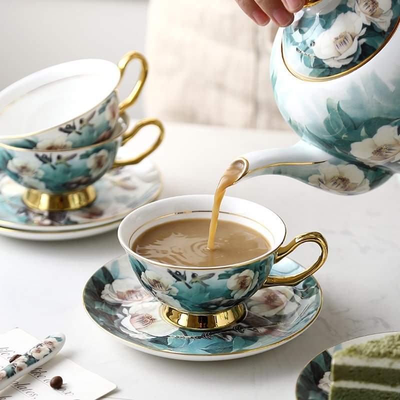 Bộ ấm chén ( bình trà ) sứ xương hoa xanh kèm bình đường rót sữa viền vàng cao cấp