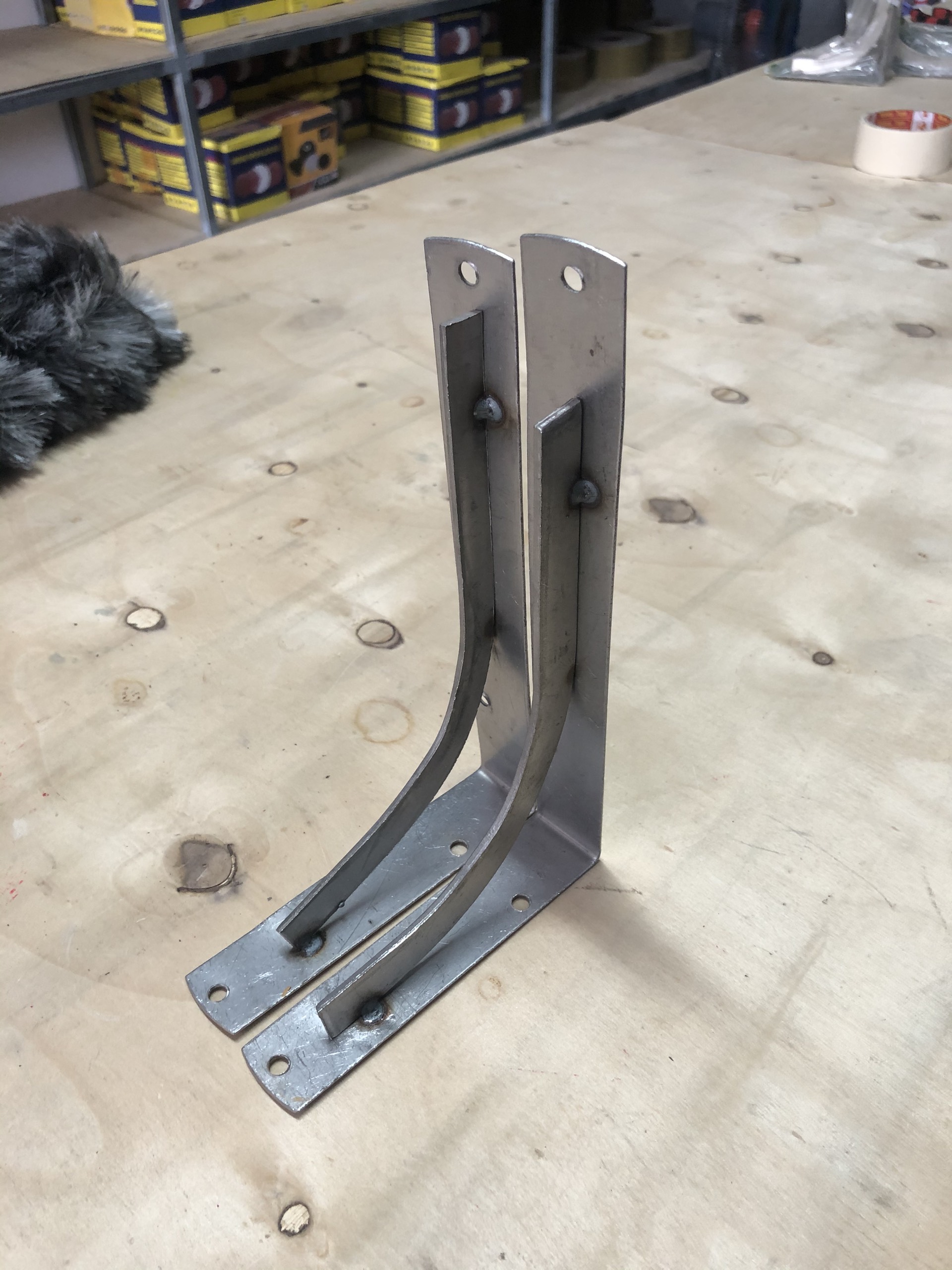 Ke góc vuông chữ L thép 40 x 15 x 3 cm