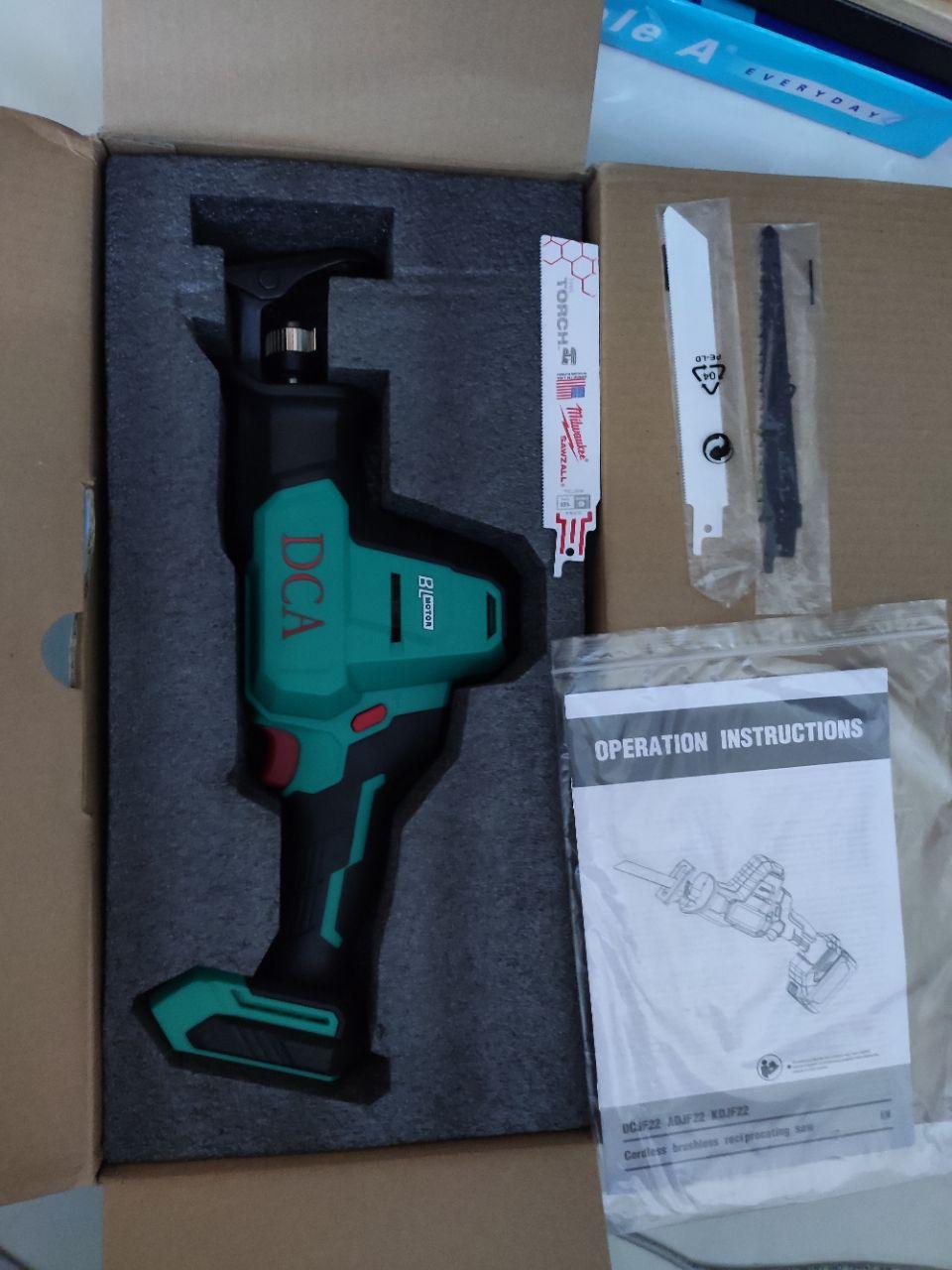 MÁY CƯA KIẾM KHÔNG CHỔI THAN DÙNG PIN DCA ADJF22Z - HÀNG CHÍNH HÃNG