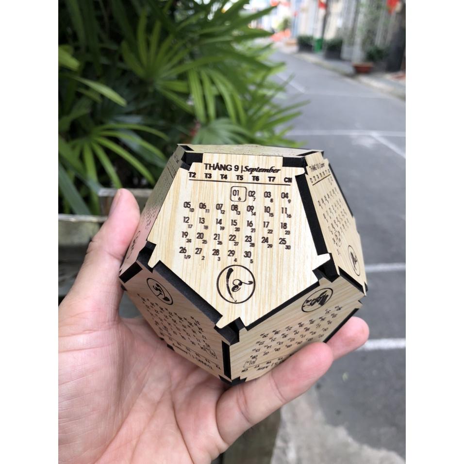 Trái Lịch Ngũ Giác - 12 Tháng Thư Pháp