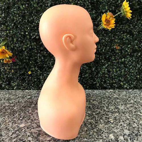 Mô hình manocanh học massage, trang điểm