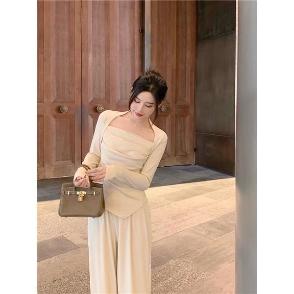 SET ÁO CỔ VUÔNG QUẦN ỐNG SUÔNG SANG CHẢNH