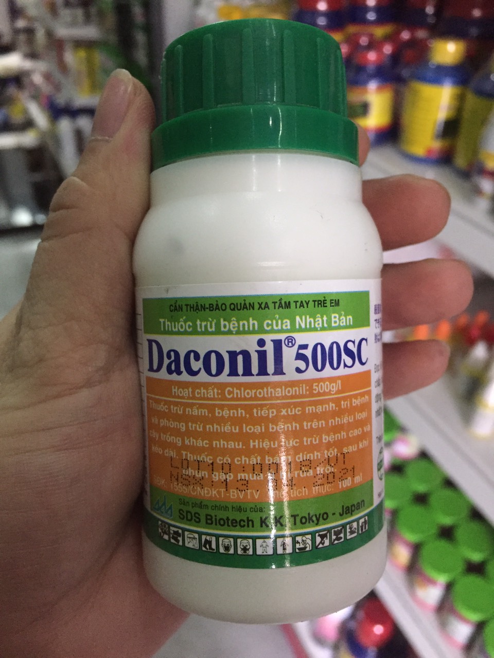 Daconil 500sc chuyên trừ mốc sương, thán thư, đốm lá, phấn trắng. - 100ml