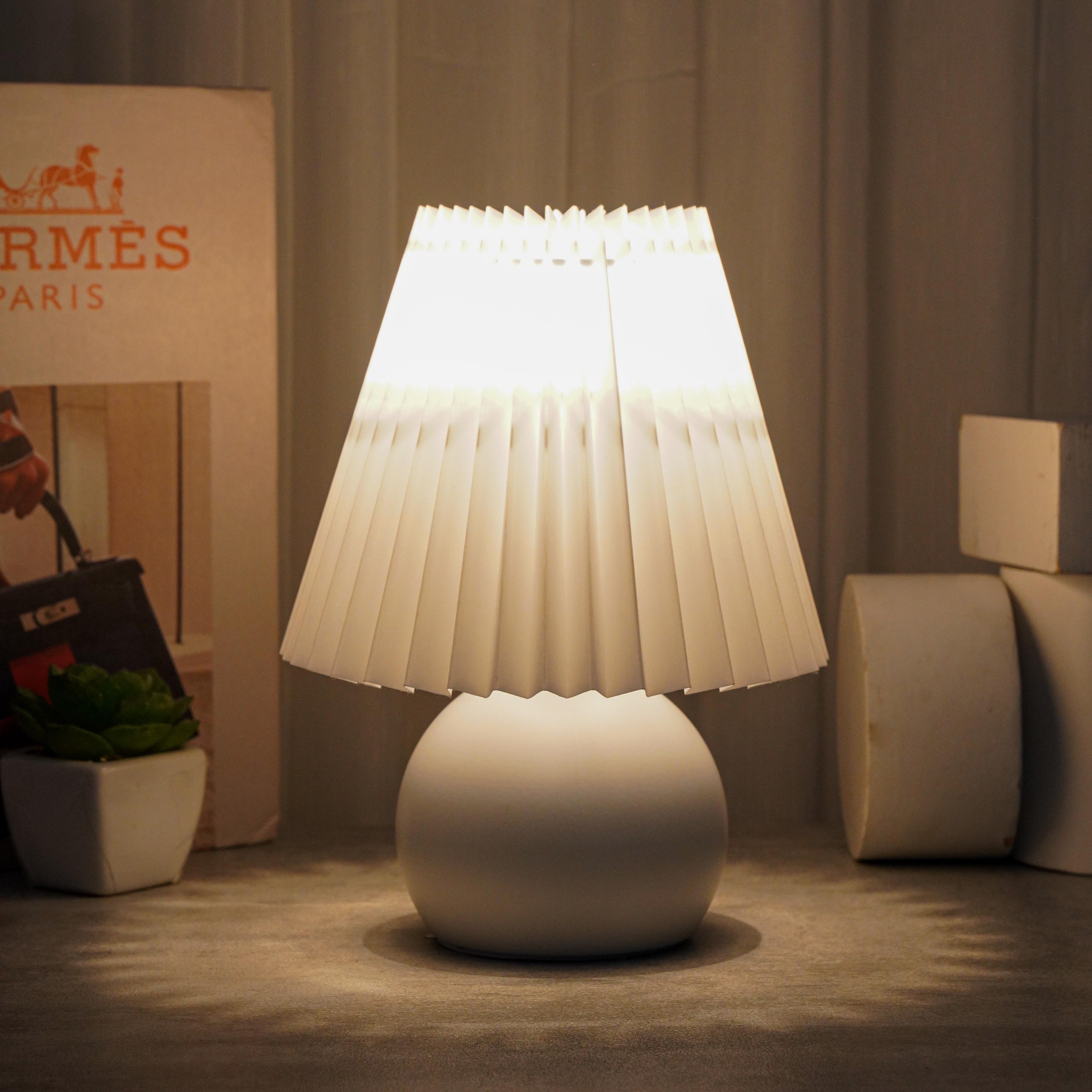 Đèn bàn VARNA , Sản Phẩm Chính hãng