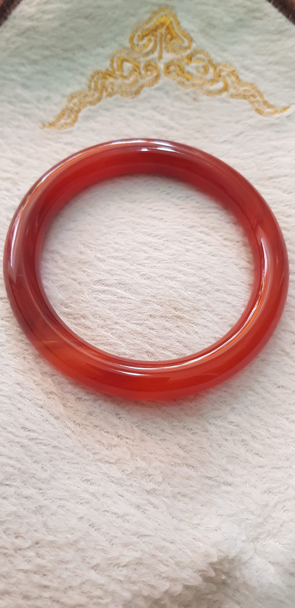 Vòng mã não đỏ Đậm vân ni 58mm x chột 9,2mm Nữ mệnh hỏa mệnh thổ màu đỏ đậm vân là màu chiến thắng Nặng 55kg - 65kg đeo đẹp ạ