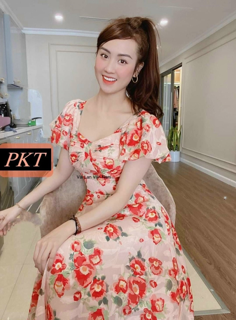 Vải voan ép hoa đỏ nền màu cam nhạt MS4615