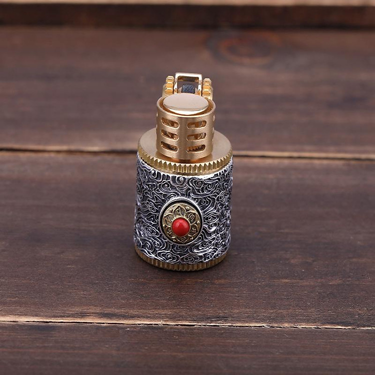 Vỏ Hột Quẹt Bật Lửa Zorro Z583A Thiết Kế Độc Lạ Với Hoa Văn Cổ Nổi Màu Bạc - Dùng Xăng Đá Cao Cấp