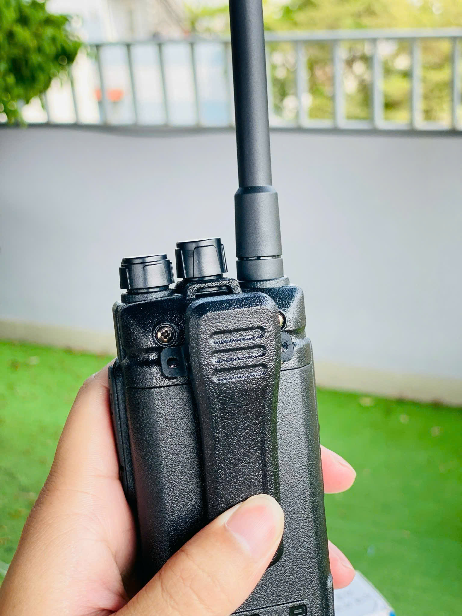 Bộ Đàm 16 Kênh HR505 Sóng UHF Công Suất 5W Pin Sạc Dung lượng 4800mAh Sử dụng 5-20 Tiếng Dùng Cho Nhà Xưởng, Trường Học, Bệnh Viện hàng nhập khẩu