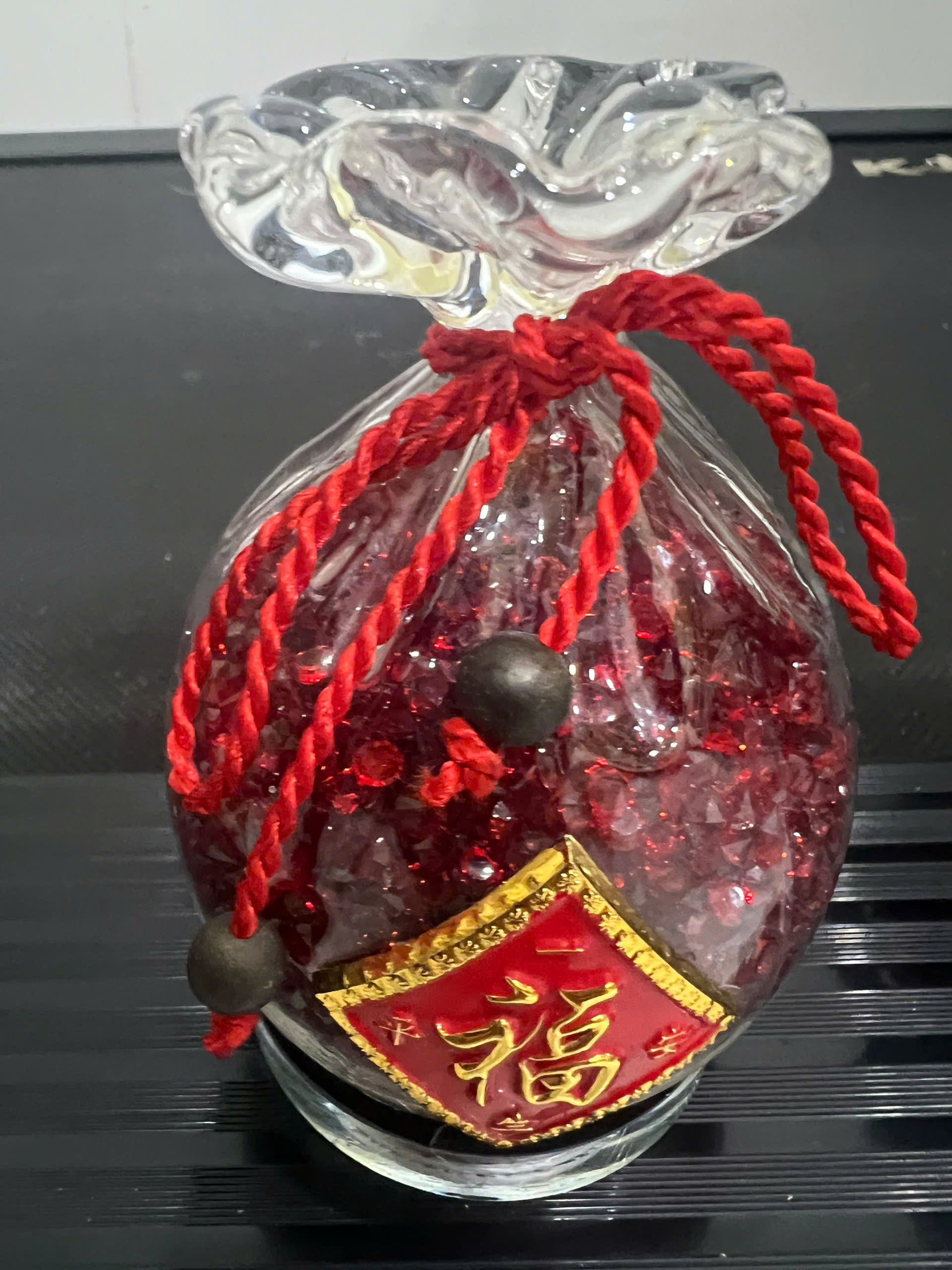 Tượng Túi Tiền Để bàn làm việc và xe hơi Thạch Anh ĐỎ ĐÔ ĐẬM ĐẸP tự nhiên cao 10cm x 7cm hợp mệnh HỎA THỔ trưng rất đẹp xinh may mắn ạ