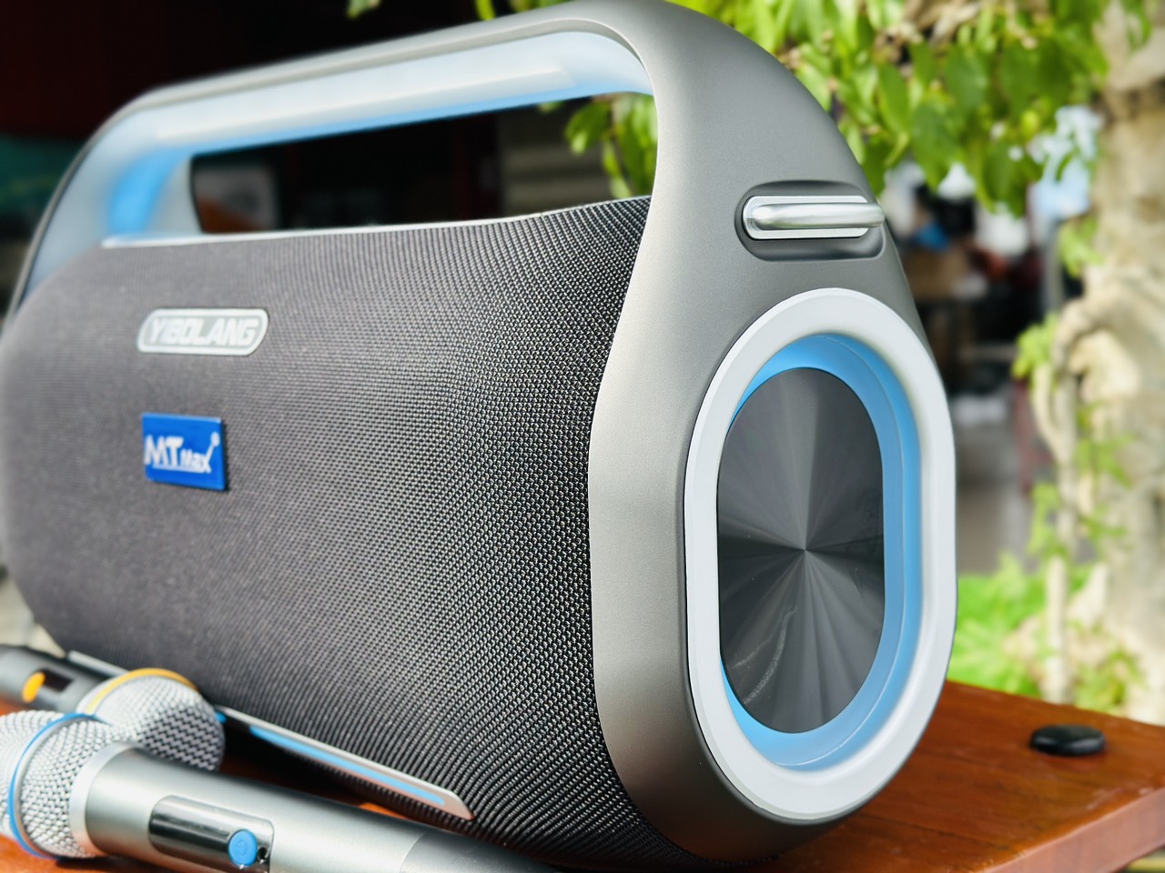 HÀNG CHÍNH HÃNG | Loa Xách Tay YIBOLANG F4 Pro - Công Suất 300W, 1 Bass 20 Trung Treble, Âm Thanh Đánh Cực Khủng, Nghe Siêu Hay, Tặng Kèm 2 Micro Không Dây Và Phụ Kiện Dây Đeo Chéo