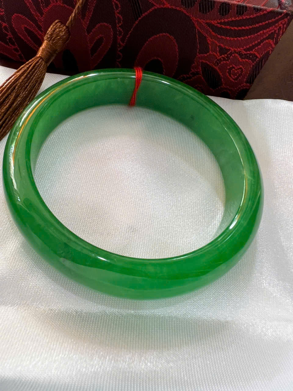 Vòng Tay Nữ Đá Cẩm Thạch Bản Hẹ ĐL Ni 55mm Cao 12mm Dầy 7mm Vòng màu Xanh lá tươi sáng bóng đẹp nữ 53kg - 58kg đeo xinh đẹp sang tay món quà tặng mẹ tặng nữ ý nghĩa ạ