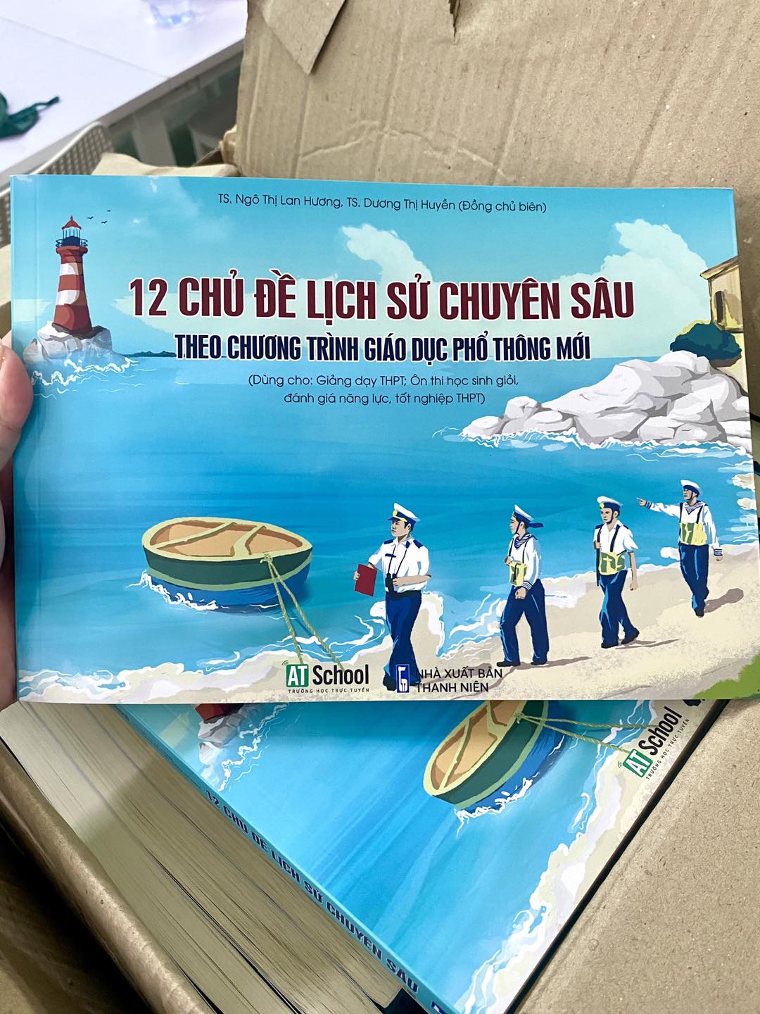 Sách 12 Chủ Đề Lịch Sử Chuyên Sâu, Dùng Ôn Thi Tốt Nghiệp THPTQG Và Ôn Thi Đại Học