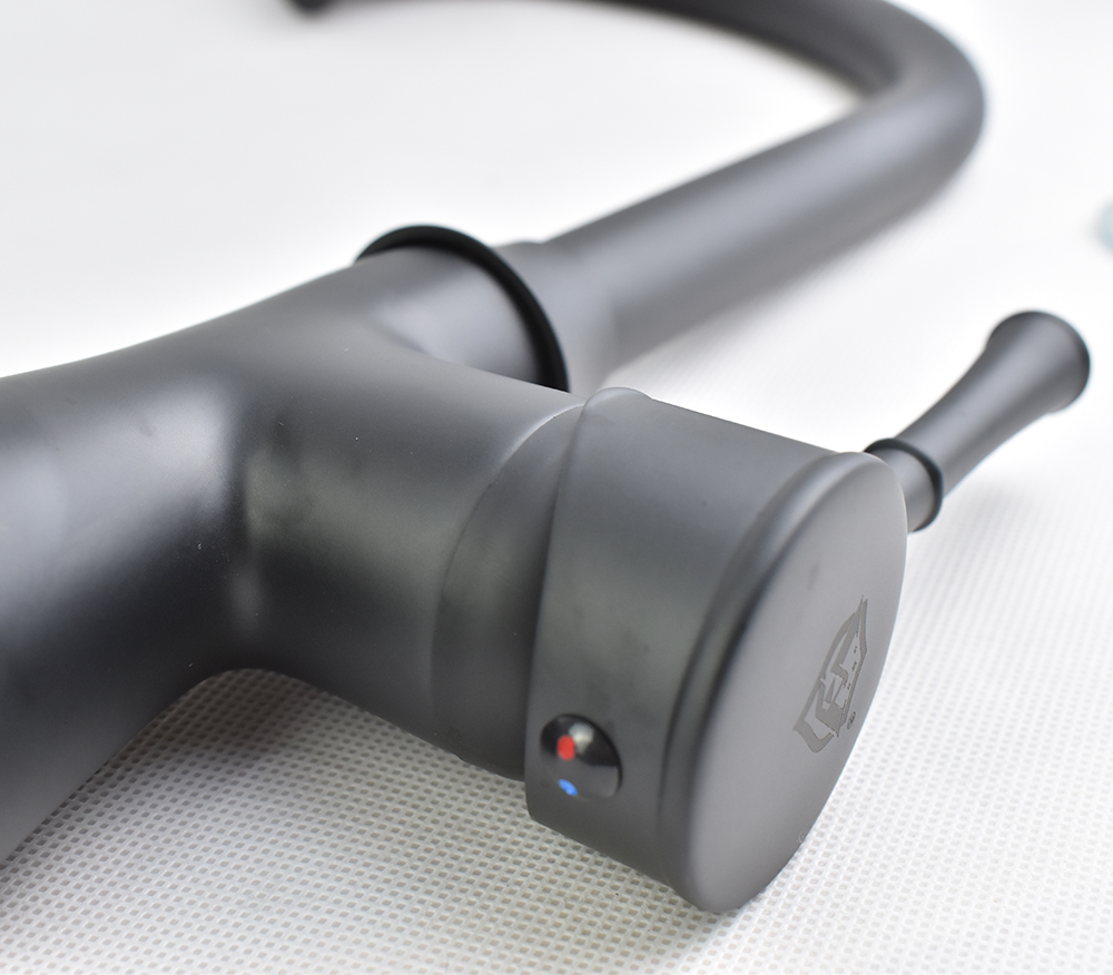 Vòi bếp Nhập khẩu Nguyên Chiếc Trắng Bạc  B013