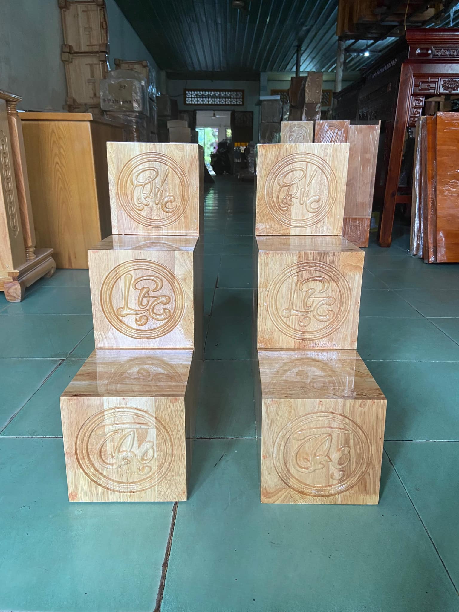 Bục tam cấp bàn thờ thần tài chạm khắc PHÚC LỘC THỌ