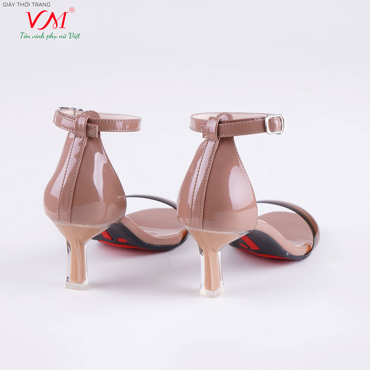 Sandal cao gót nữ, chiều cao gót 5CM, da Tổng hợp bóng quai ngang PVC, êm ái, bền chắc và thời trang. Mũi Vuông, gót Vuông Mica trong suốt, sang trọng và chắc chắn, thiết kế hiện đại, tinh tế, thời trang: SD.N7.5F