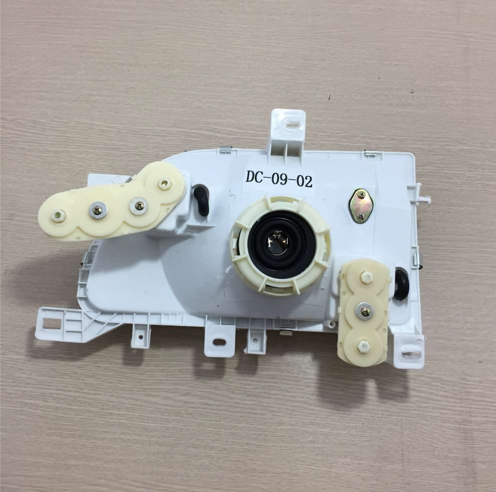 Đèn pha xe tải xe ben Cửu long TMT 2.5 tấn ben, bên trái và phải khác nhau, mã hàng CM15-11-03/DC-09-02