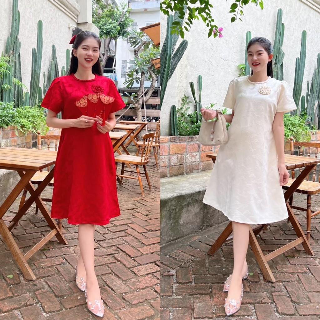 Đầm bầu dự tiệc gấm nổi hoạ tiết phối cổ đan đính bông - Hồng