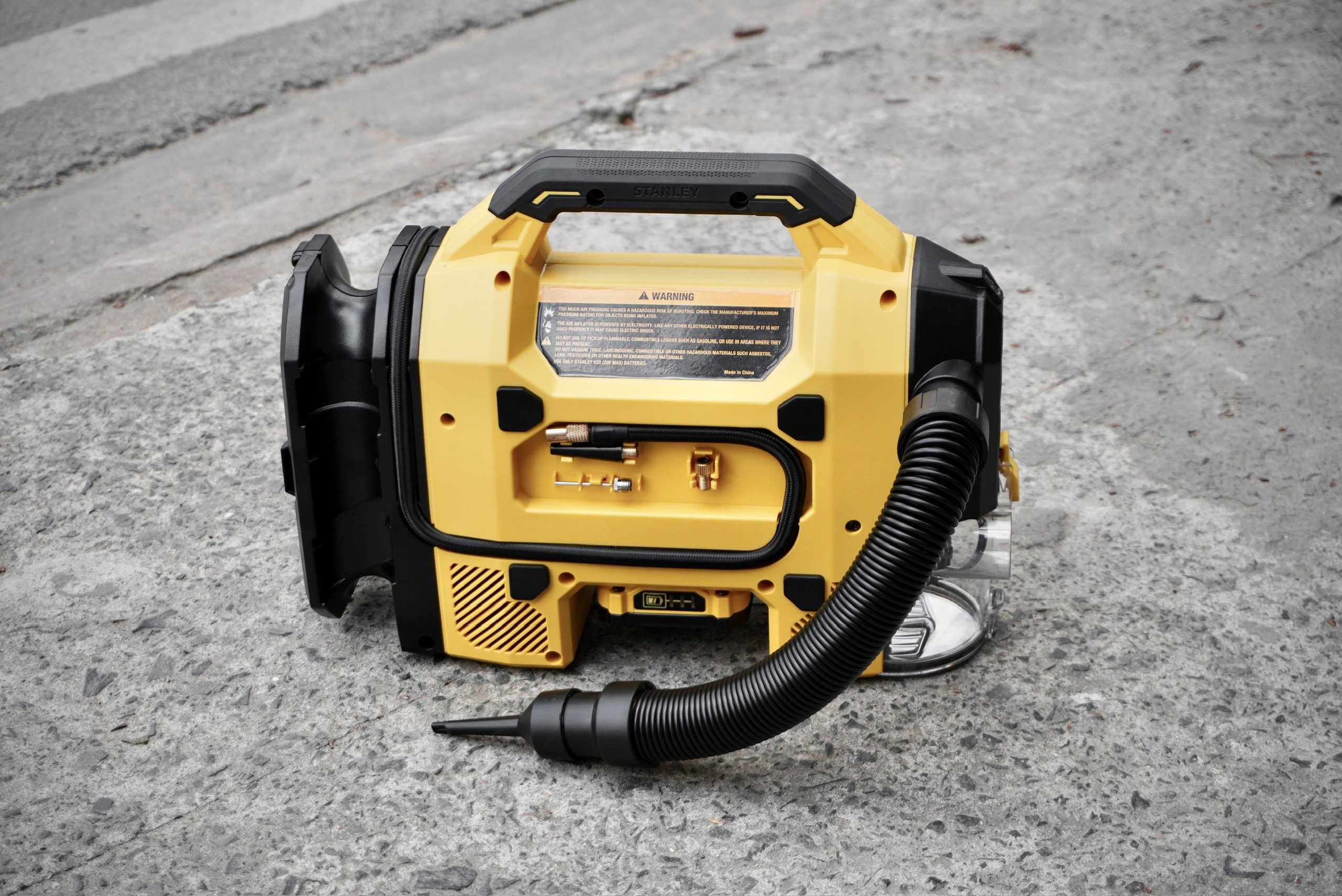 Máy bơm hơi đa năng dùng pin kèm tính năng thổi và hút bụi hiệu STANLEY Model SXVI02001-3 trong 1- HÀNG CHÍNH HÃNG
