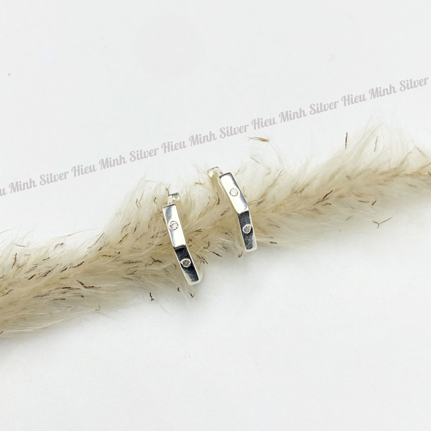 Hoa Tai Bạc 925 Hình Tròn Đính Đá Bạc Hiểu Minh HT388