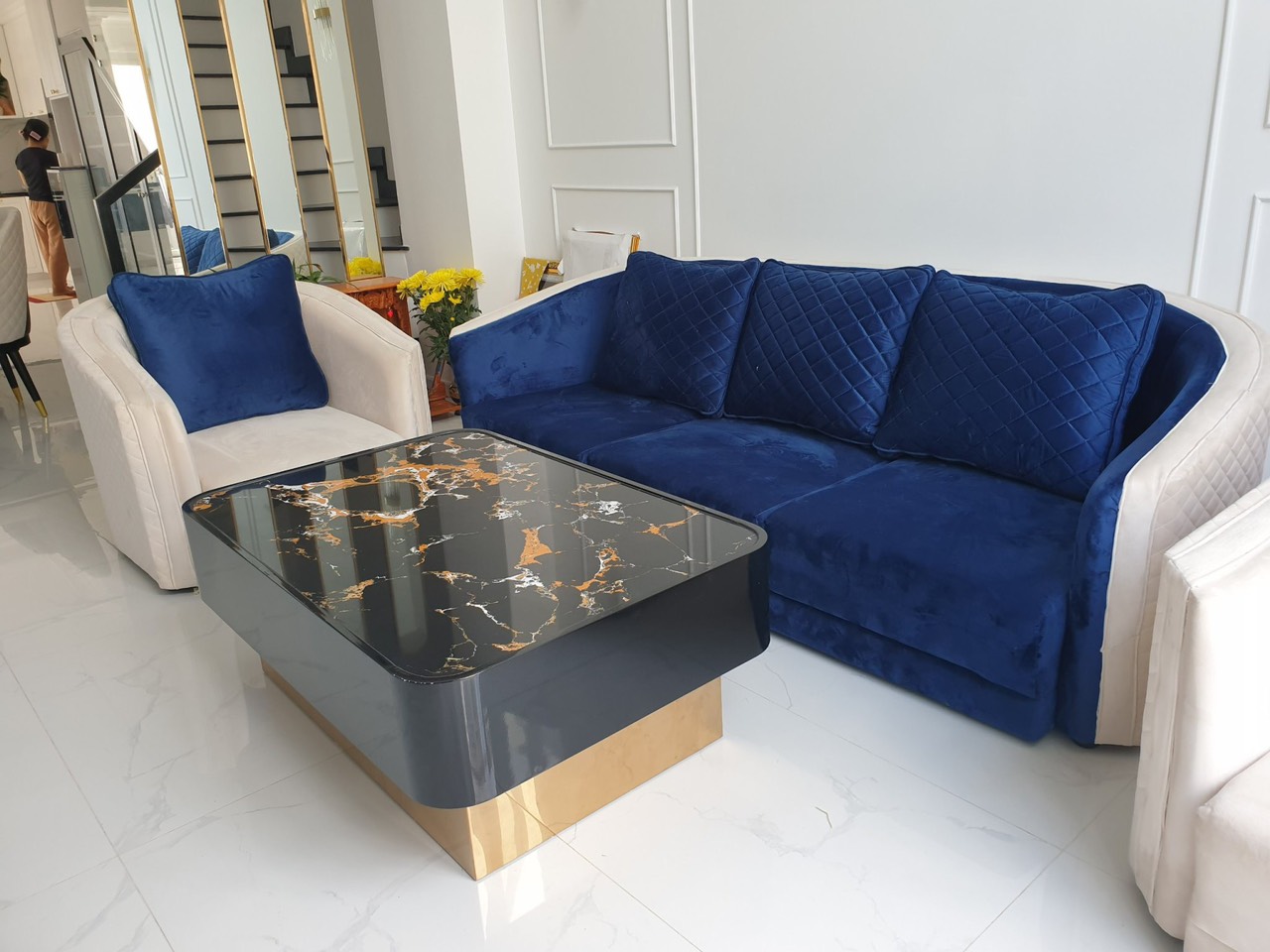 Bộ sofa luxury 2 đơn và 01 băng dài Tundo kèm bàn trà mặt đá chân titan (màu sắc tùy chọn)