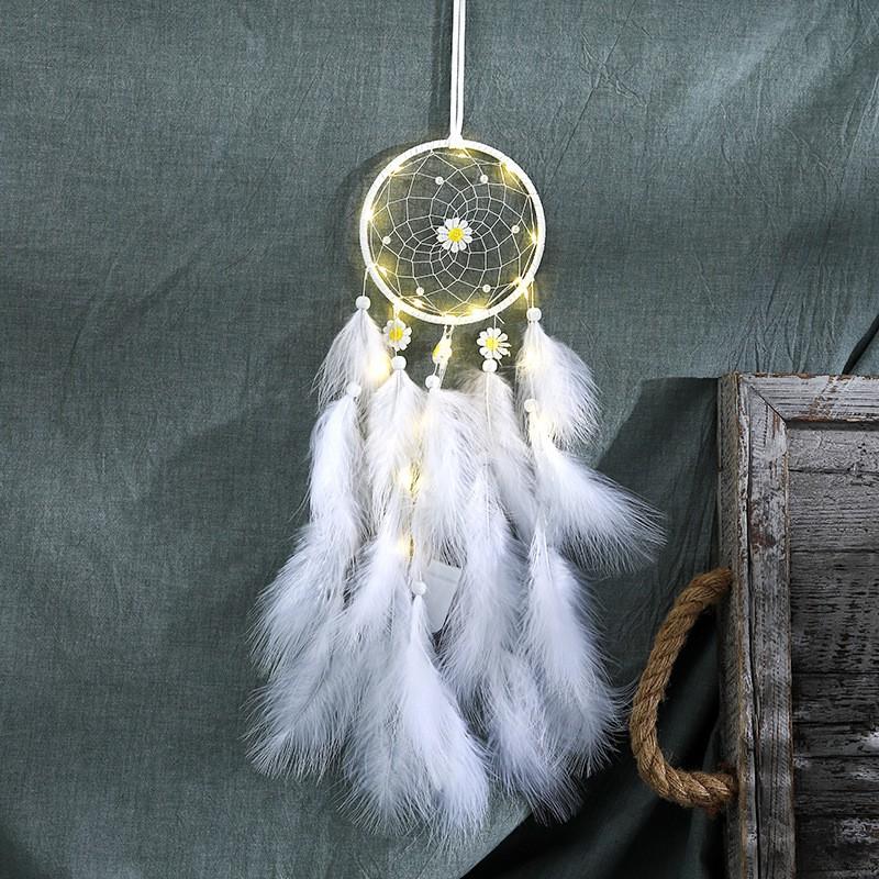 - Dreamcatcher 2 tầng gắn lông vũ siêu dày dặn, phối hoa y hình
