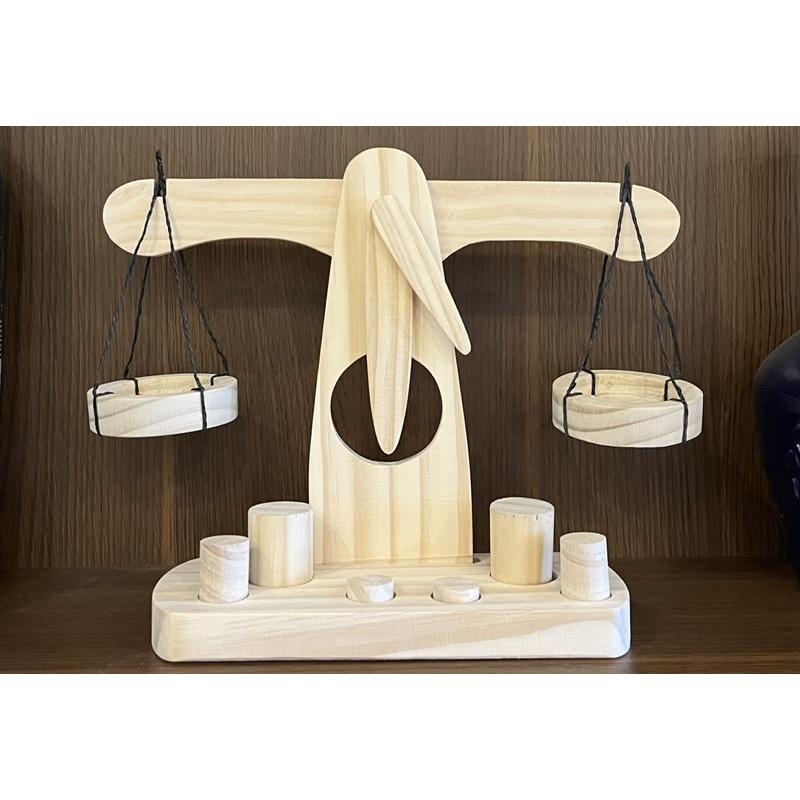 Cân thăng bằng Montessori bằng gỗ