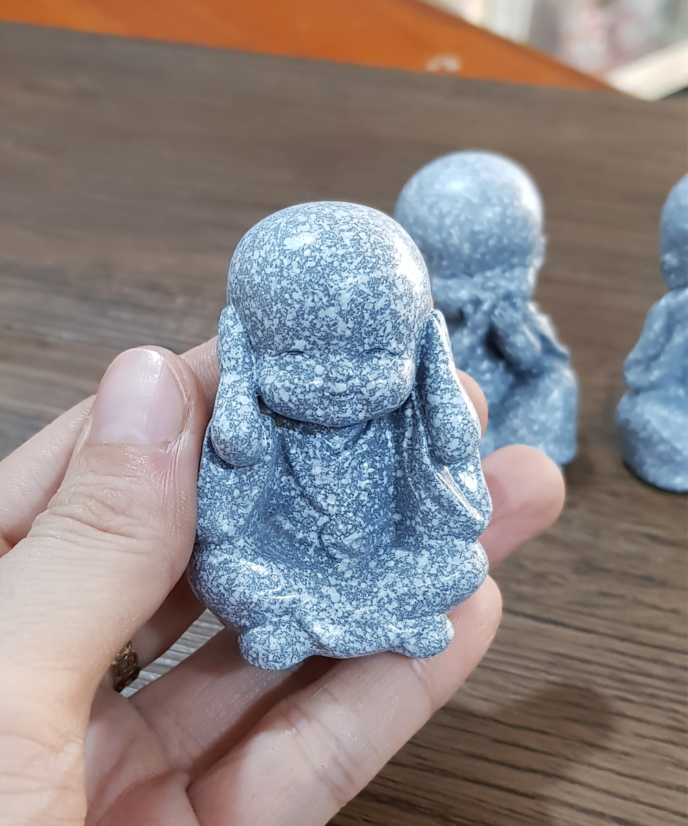 Bộ 04 chú tiểu Tứ Không giả đá kèm túi vàng lá phong thủy