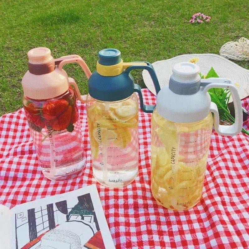 BÌNH NƯỚC 1 lít 8 SIÊU TO KHỔNG LỒ CÓ TAY CẦM VÀ VAN CHỐNG TRÀN HOT 2021