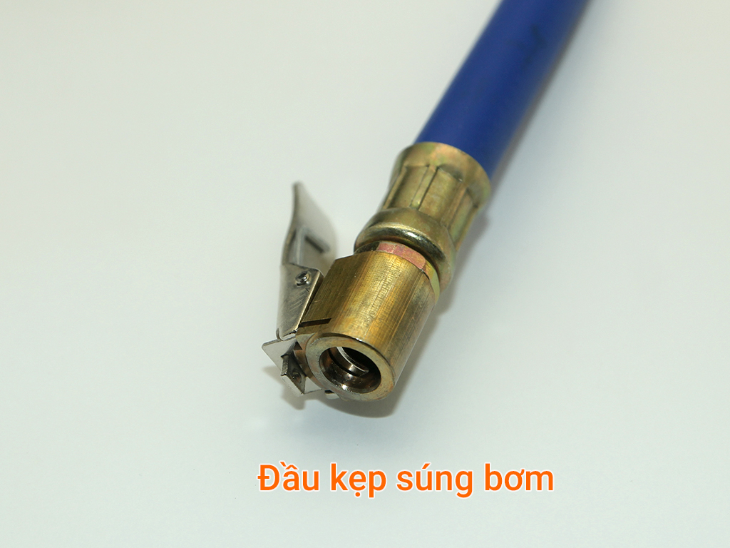 Súng bơm lốp xe có đồng hồ dầu và đầu bơm kẹp 