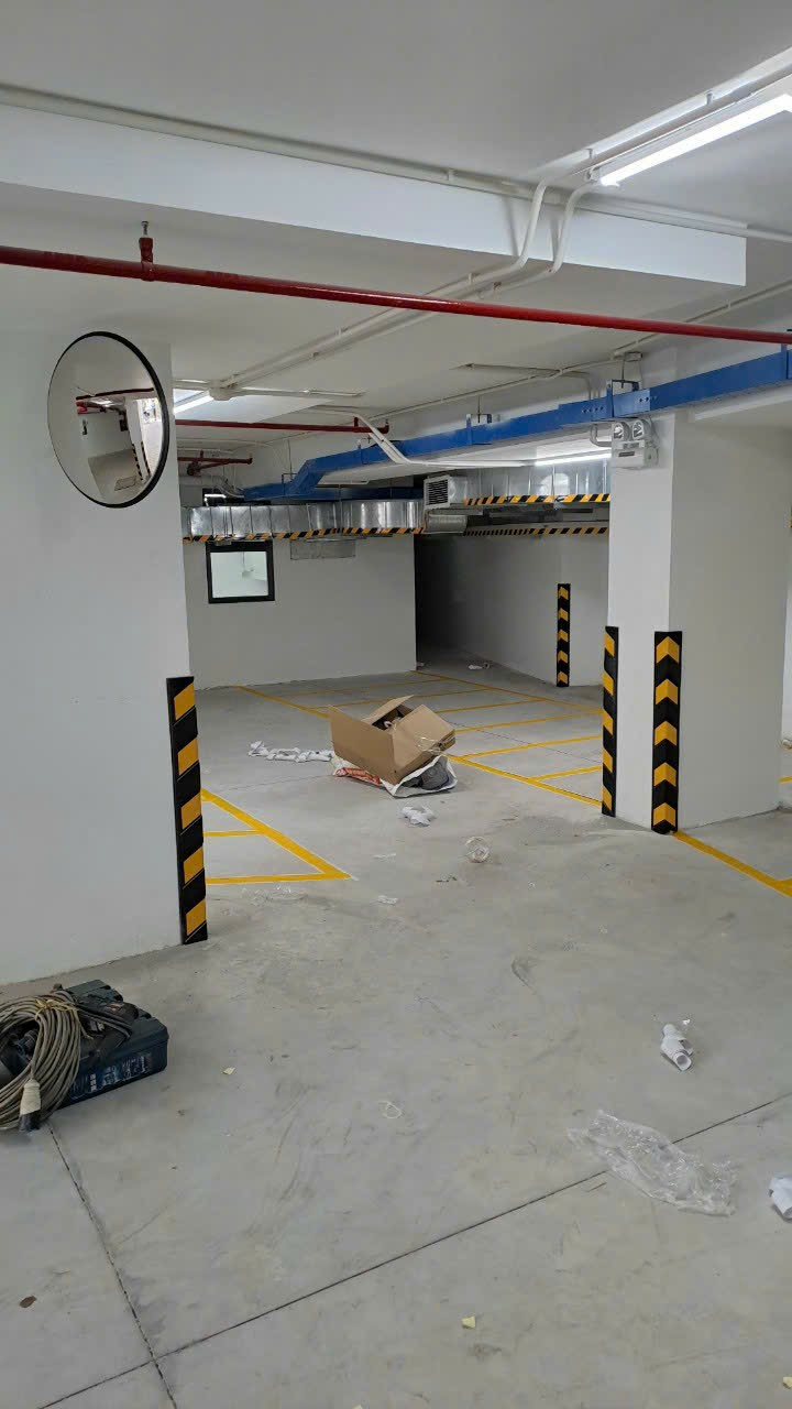 Thanh ốp cột cao su V chống va đập dài 1m phản quang