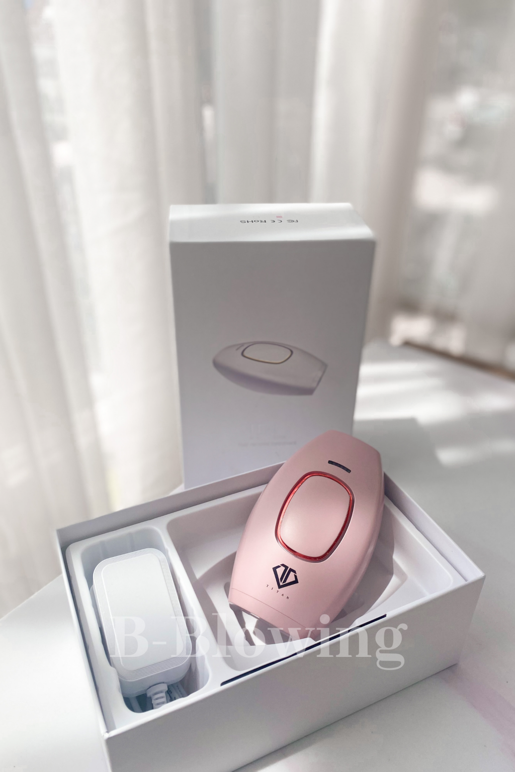 Máy triệt lông cầm tay Titan Lite Pink