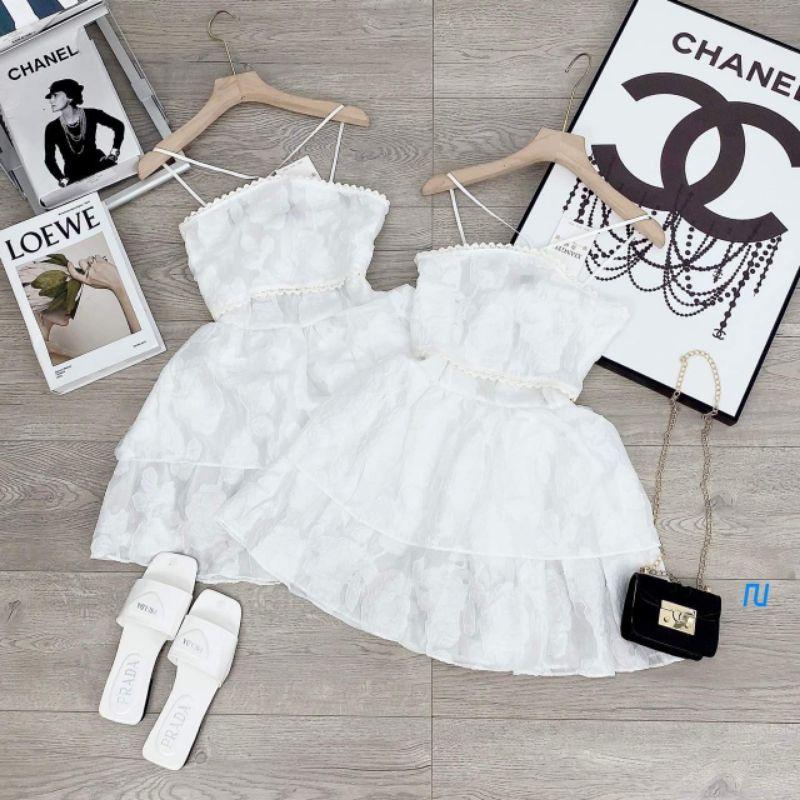 ĐẦM CỔ YẾM REN XẾP TẦNG DÁNG XOÈ