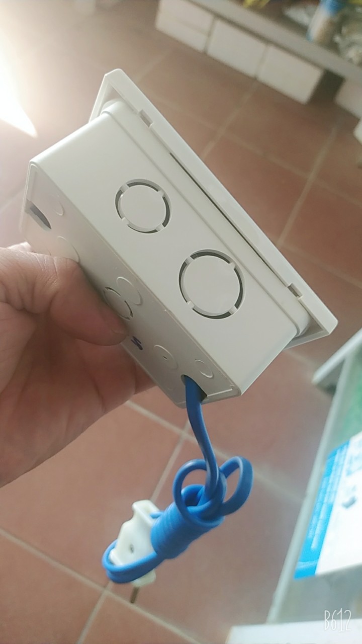 Ổ cắm điện 220V màu trắng - Ổ Cắm Âm Tường Ổ Cắm Nổi - WiFi ổ cắm điện 4K FullHD 1080P