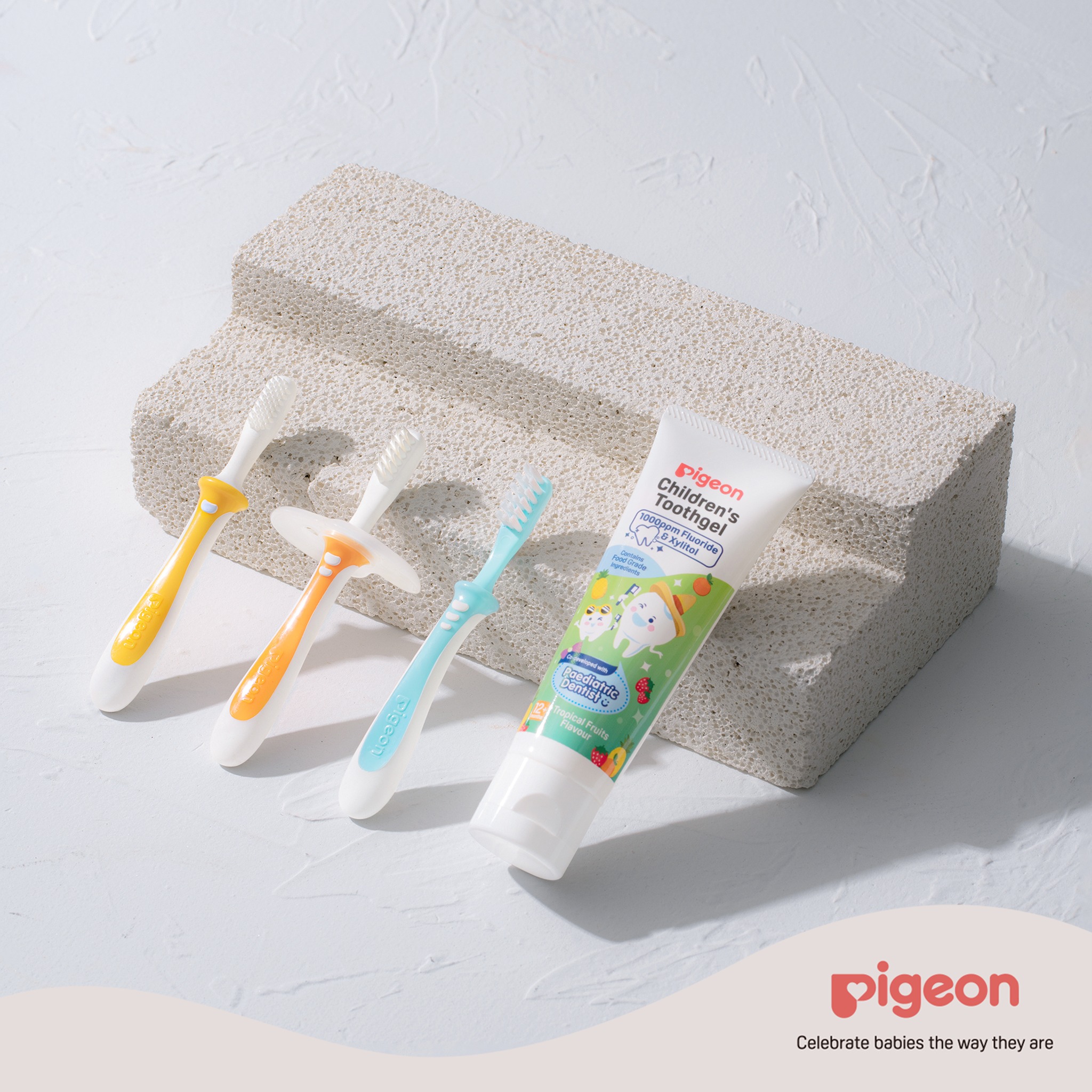 Bàn Chải Đánh Răng Cho Bé Pigeon Bước 1 Vàng