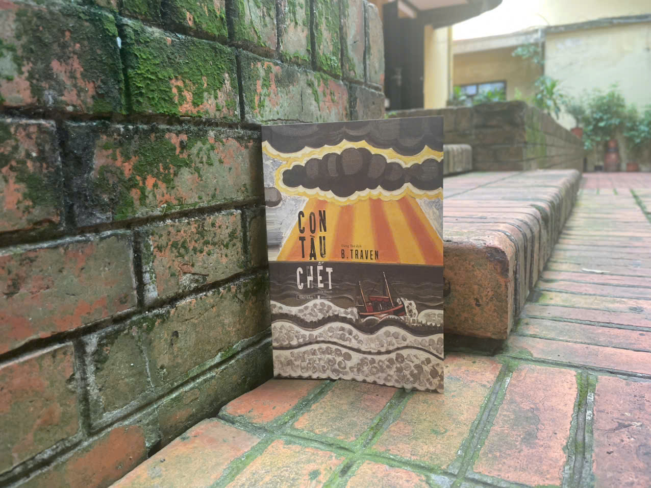 Sách Con Tàu Chết