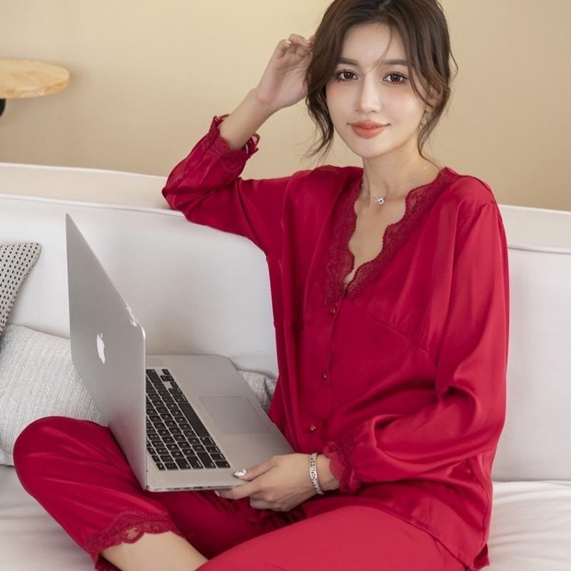 Đồ bộ pijama lụa, đồ mặc nhà nữ VILADY - B105 kiểu tay dài quần dài, hoạ tiết trơn phối viên ren quyến rũ, chất liệu lụa Pháp (lụa latin) cao cấp - Màu đỏ