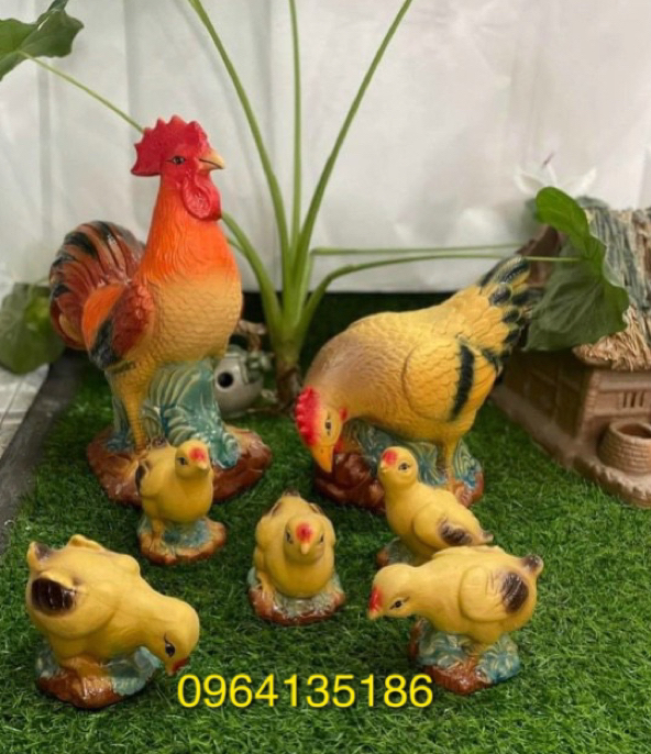 Tượng tiểu cảnh đàn gà trong vườn gốm sứ Bát Tràng