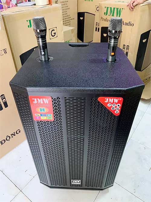 Dàn Karaoke di động JMW J6000 - Loa kéo 3 đường tiếng bass 4 tấc, 1 mid, 1 treble - Công suất lên đến 700W - Kèm 2 micro không dây UHF cao cấp - Đầy đủ kết nối Bluetooth, AV, USB - Hát karaoke offline dễ dàng qua dễ dàng qua CloudKaraoke - Hàng nhập khẩu