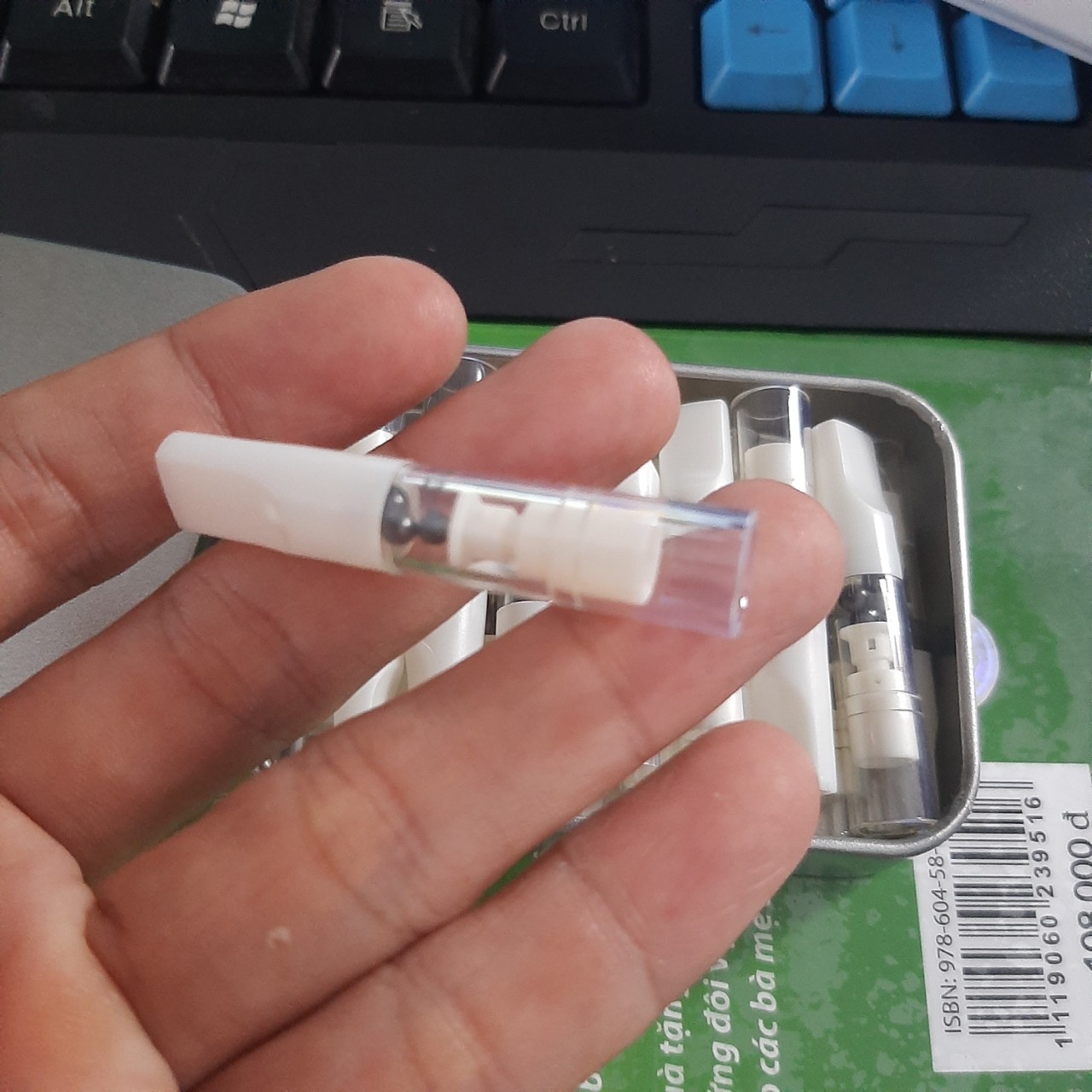 Hộp 18 đầu lọc thuốc lá tinh thể nano bảo vệ sức khỏe, hộp thiếc sang trọng