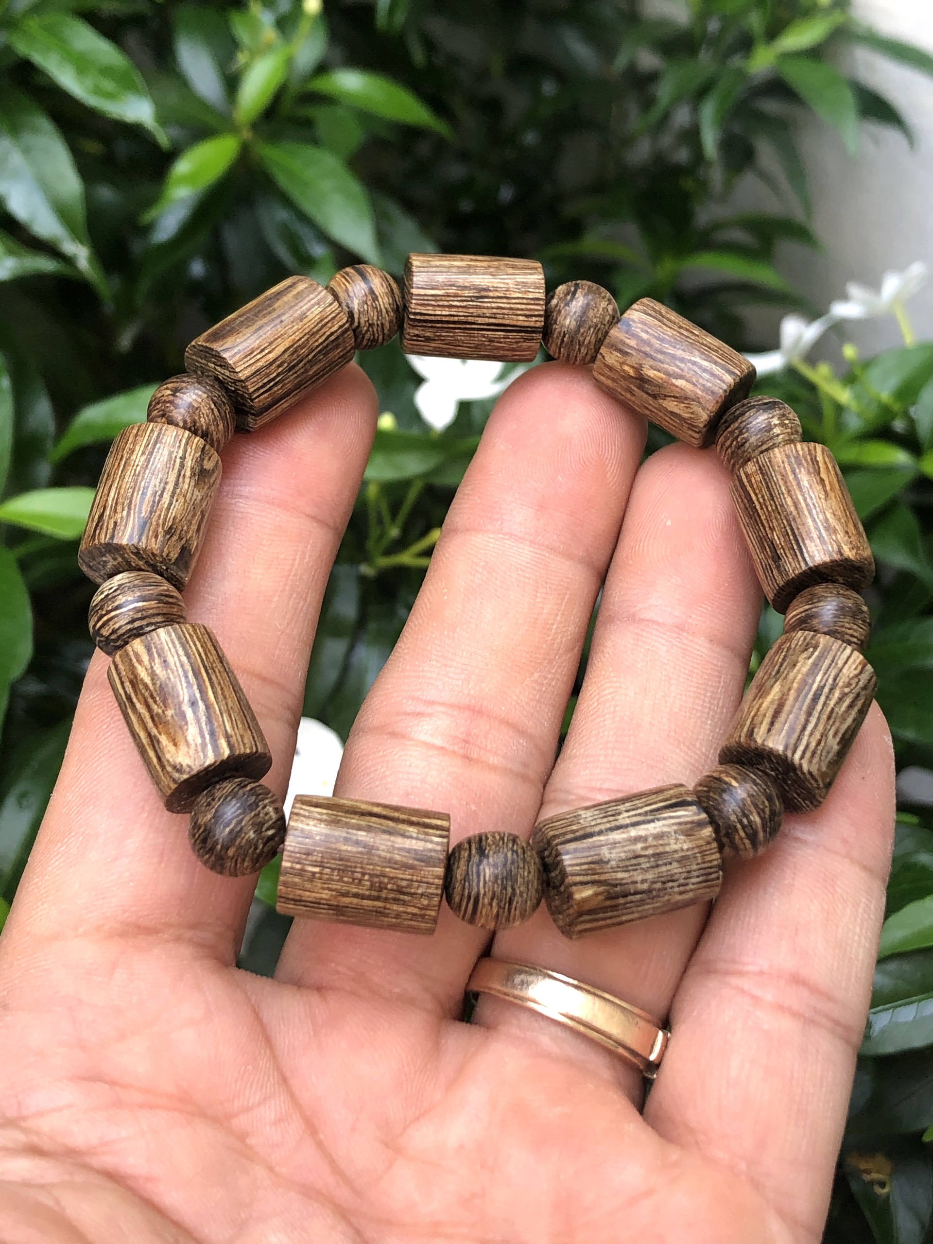 Vòng trầm hương sánh chìm dạng trúc 11mm