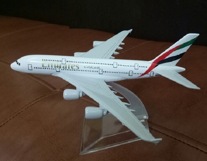 Mô hình máy bay tĩnh A380 Emirates 16cm