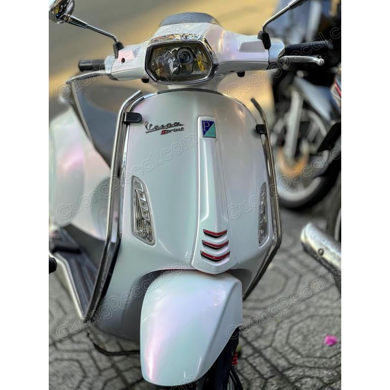 Cuộn Decal trắng ngọc trai dán trùm đổi màu xe Vespa Sprint - Primavera