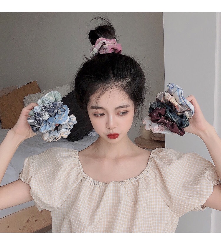 Cột tóc vải scrunchies caro xinh xắn Tatitava