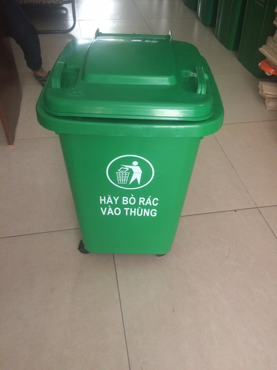 Thùng rác nhựa 60L màu xanh