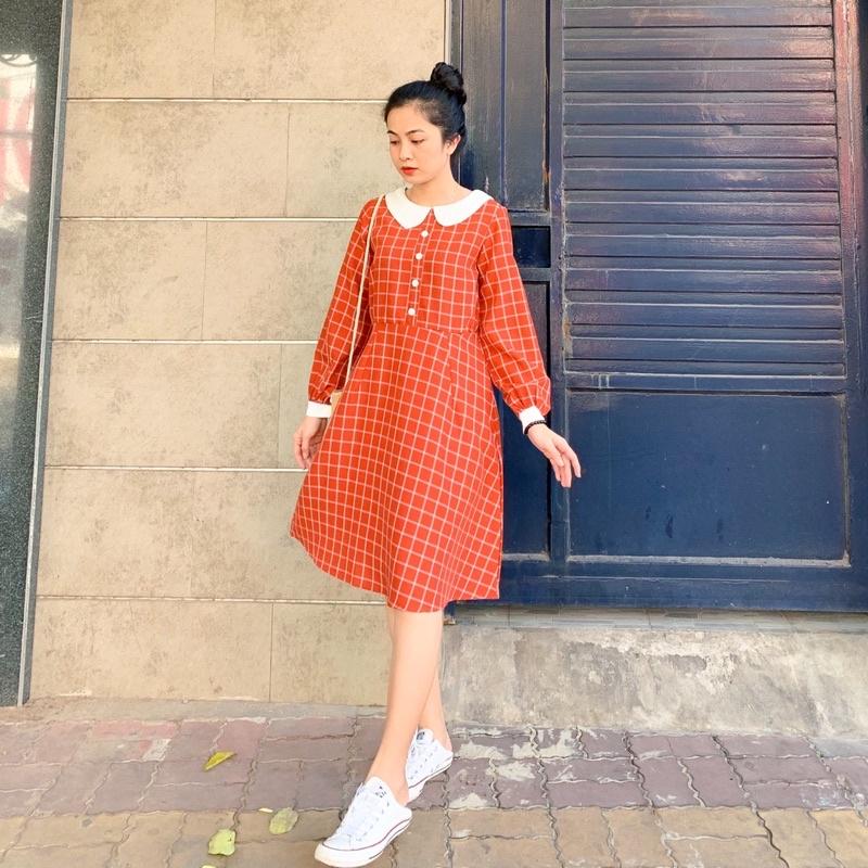 Đầm cổ sen màu