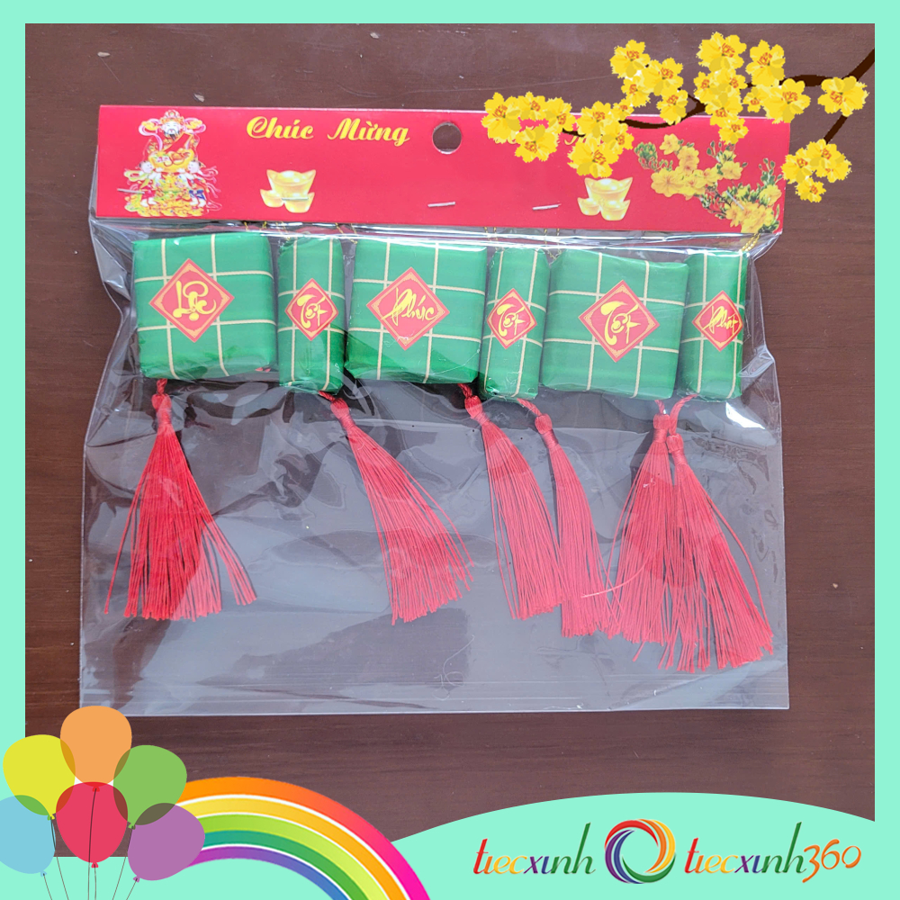 Dưa hấu bánh tét bánh chưng treo trang trí tết