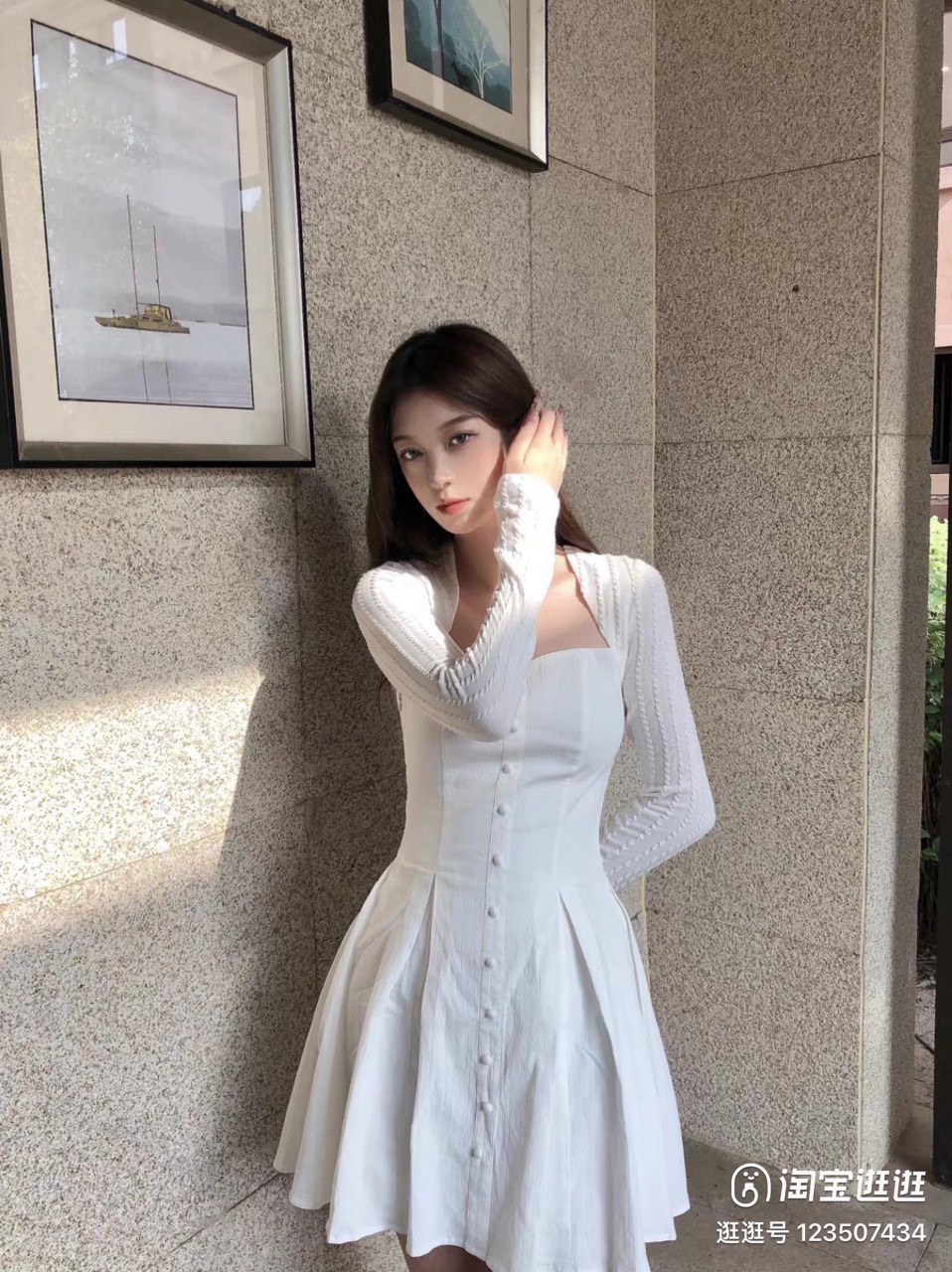Đầm xoè tay dài xớ gỗ cổ vuông dự tiệc