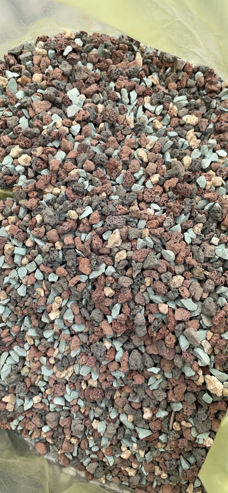 Đá cầu vồng là đá giữ màu cho sen đá xương rồng cẩm nhung túi 1kg