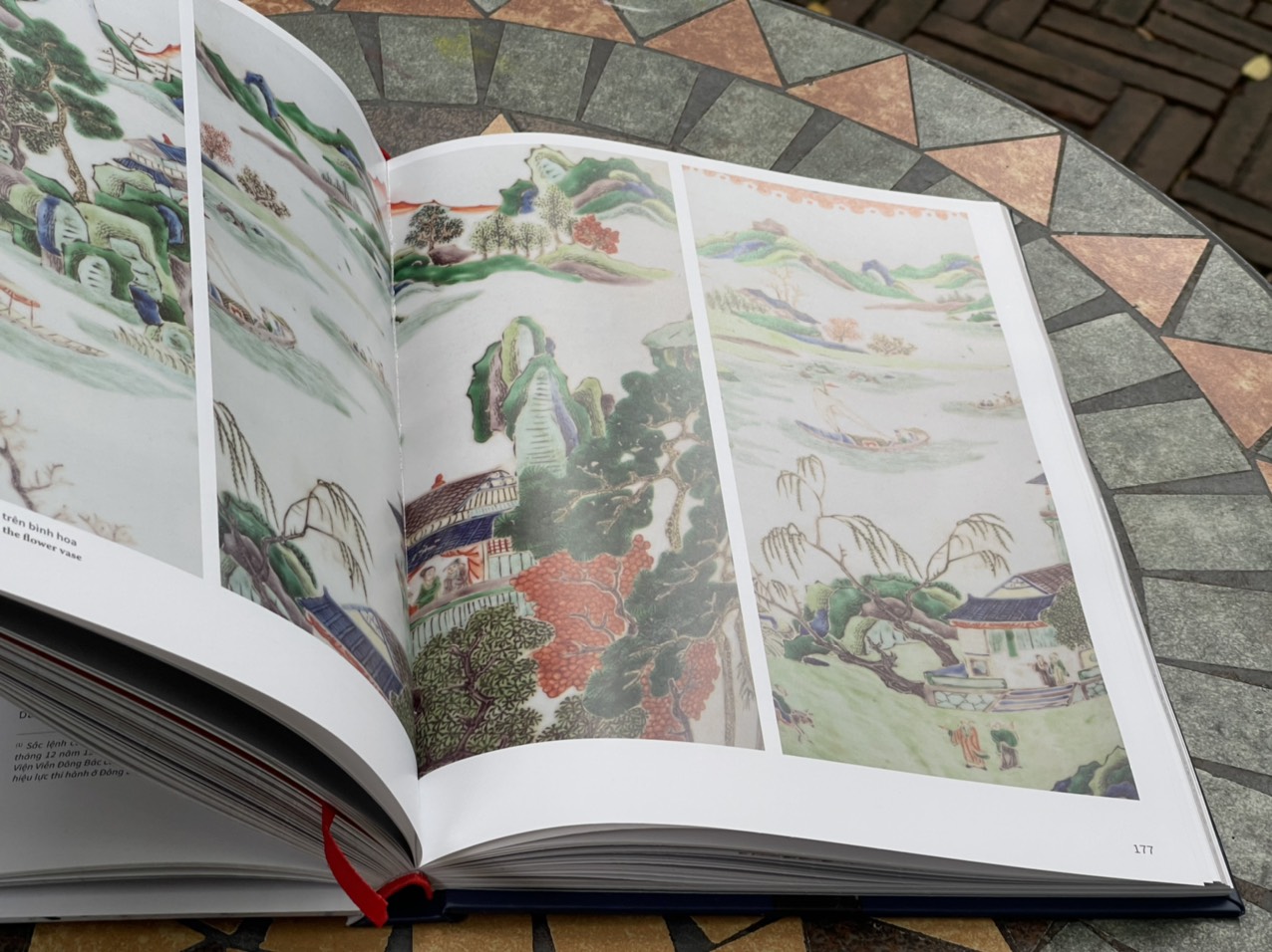 TỪ MUSÉE KHAI-DINH ĐẾN BẢO TÀNG CỔ VẬT CUNG ĐÌNH HUẾ – Bảo tàng Lịch sử Quốc Gia - Trung tâm bảo tồn Di tích cố đô Huế – NXB Thế Giới