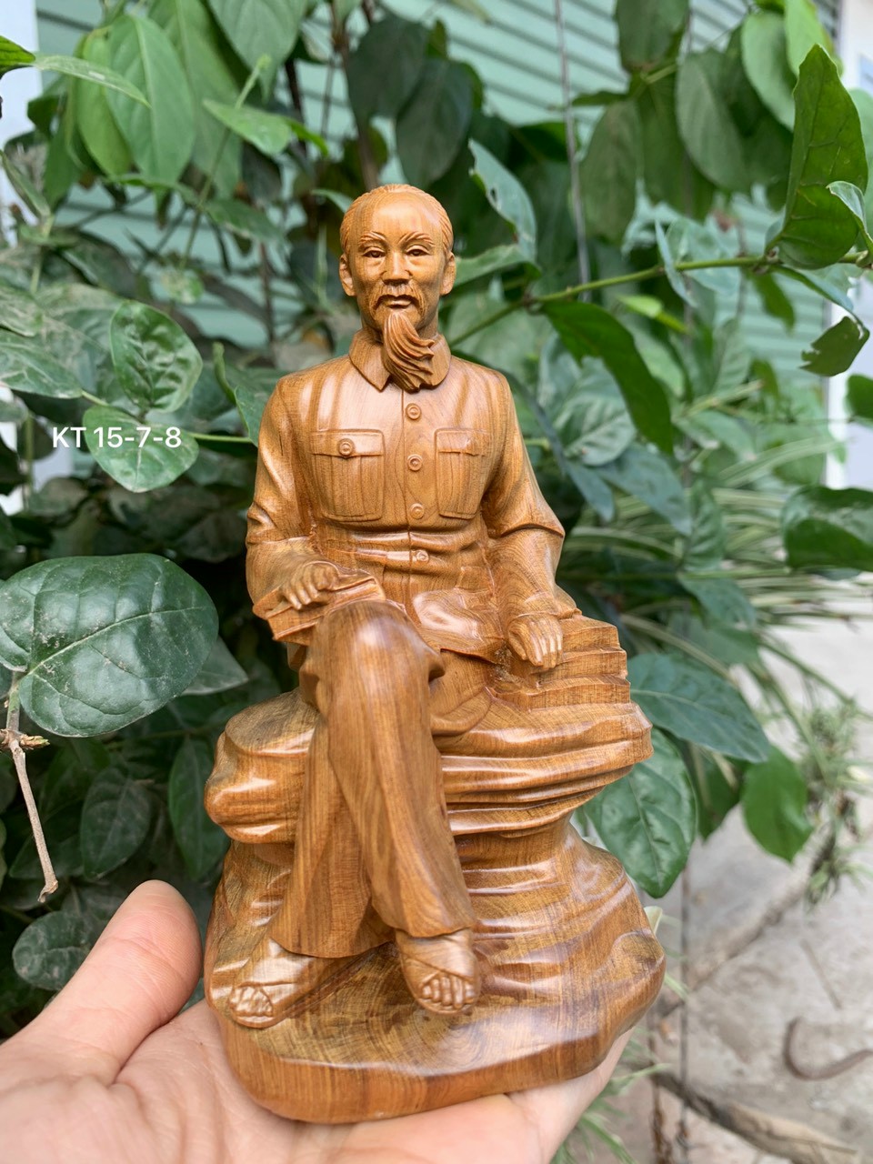 Tượng chân dung bác hồ bằng gỗ bách xanh thơm nức kt cao 20cm